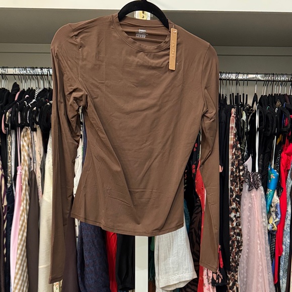 SKIMS Chocolate Long Sleeve Tee - Picture 1 of 2